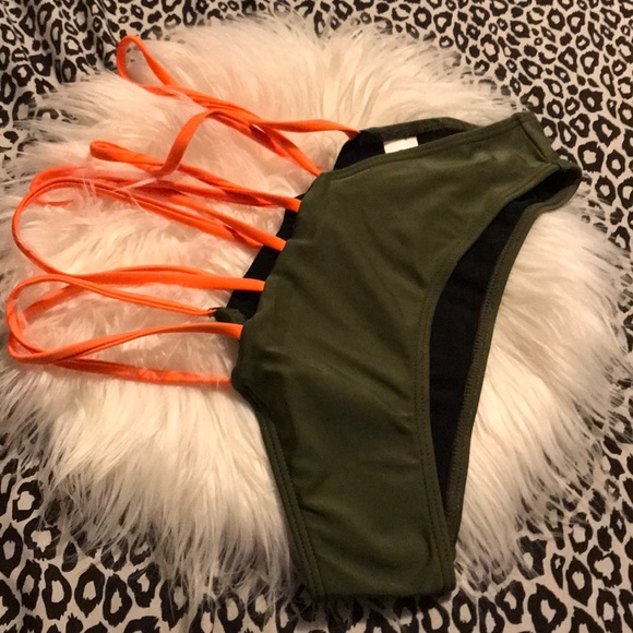 Swimsuit - Picture 2 of 7